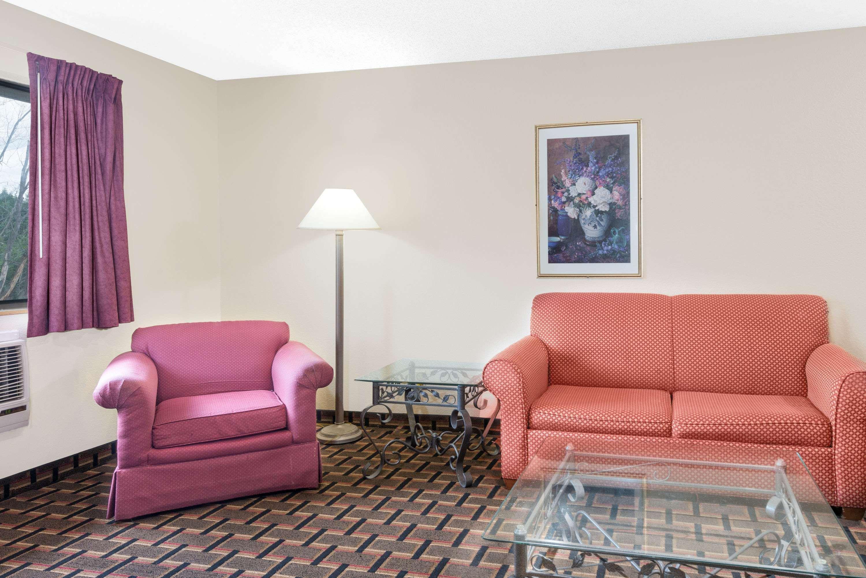 Super 8 By Wyndham Kent/Akron Area Ngoại thất bức ảnh