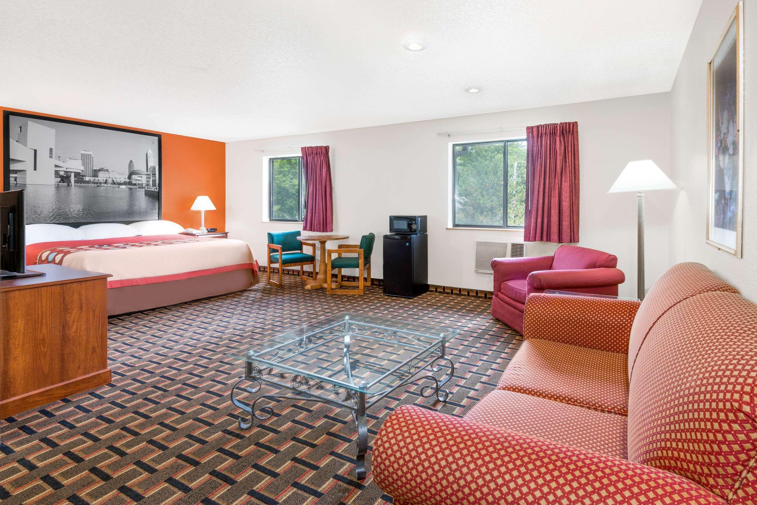 Super 8 By Wyndham Kent/Akron Area Ngoại thất bức ảnh
