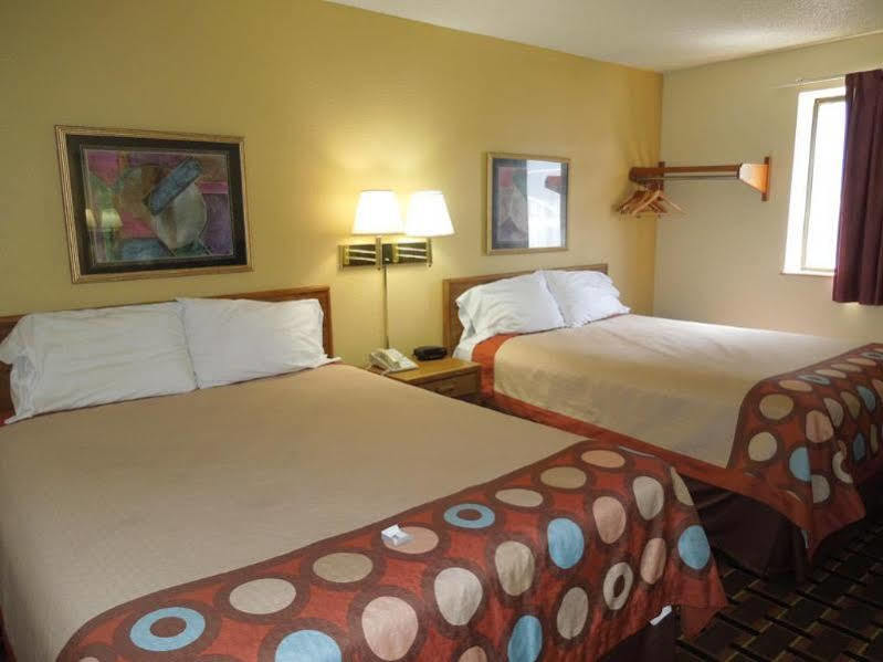 Super 8 By Wyndham Kent/Akron Area Ngoại thất bức ảnh