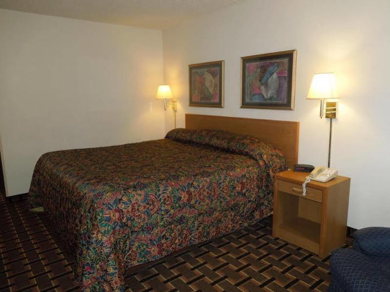 Super 8 By Wyndham Kent/Akron Area Ngoại thất bức ảnh