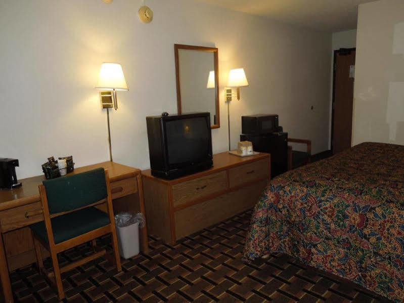 Super 8 By Wyndham Kent/Akron Area Ngoại thất bức ảnh