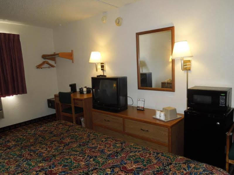 Super 8 By Wyndham Kent/Akron Area Ngoại thất bức ảnh
